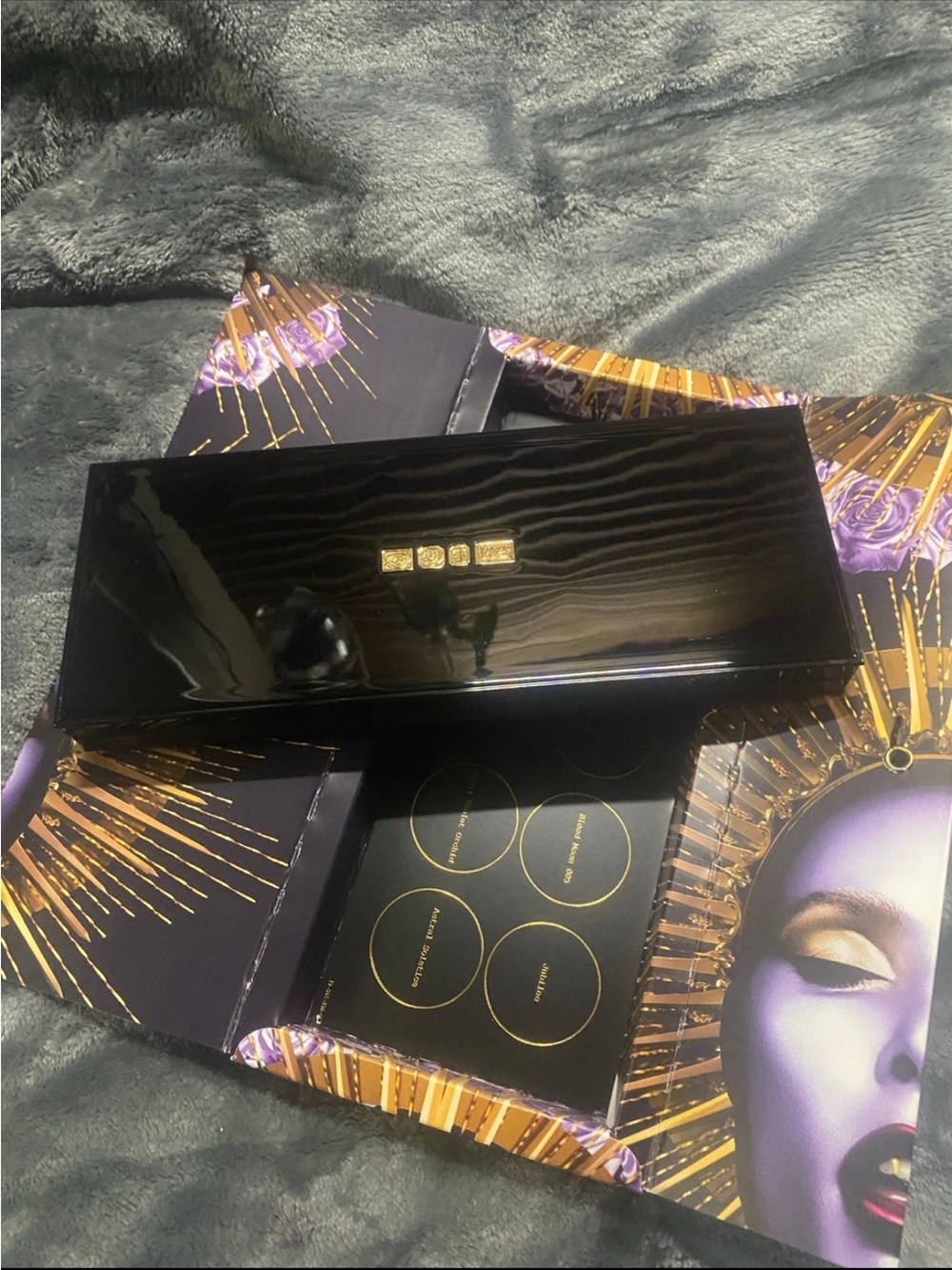 Pat McGrath Labs • Mothership Midnight Sun VI Eyeshadow Palette - Picture 2 of 7